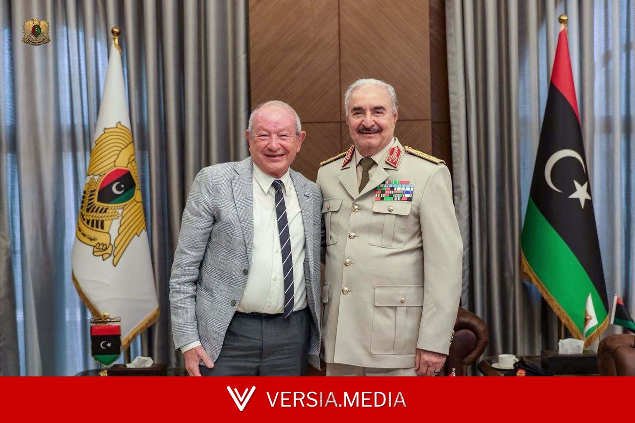 بعد أيام من زيارته سوريا.. ساويرس يحط رحاله في ليبيا